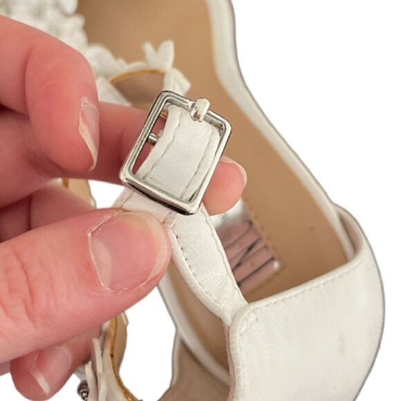 NWT! INC | Rosiee 3D Floral White Bridal Shoes (5M) - Picture 11 of 11